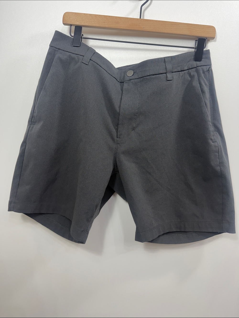 Lululemon Men’s Comission shorts Woven air gray size 32